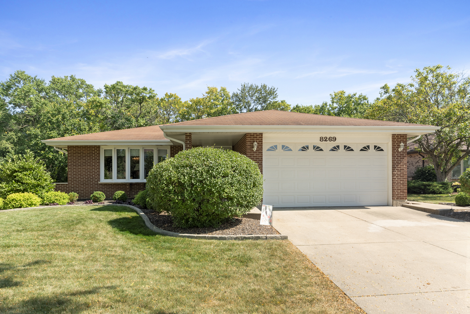 8269 Meadowwood Avenue, Woodridge, IL 60517