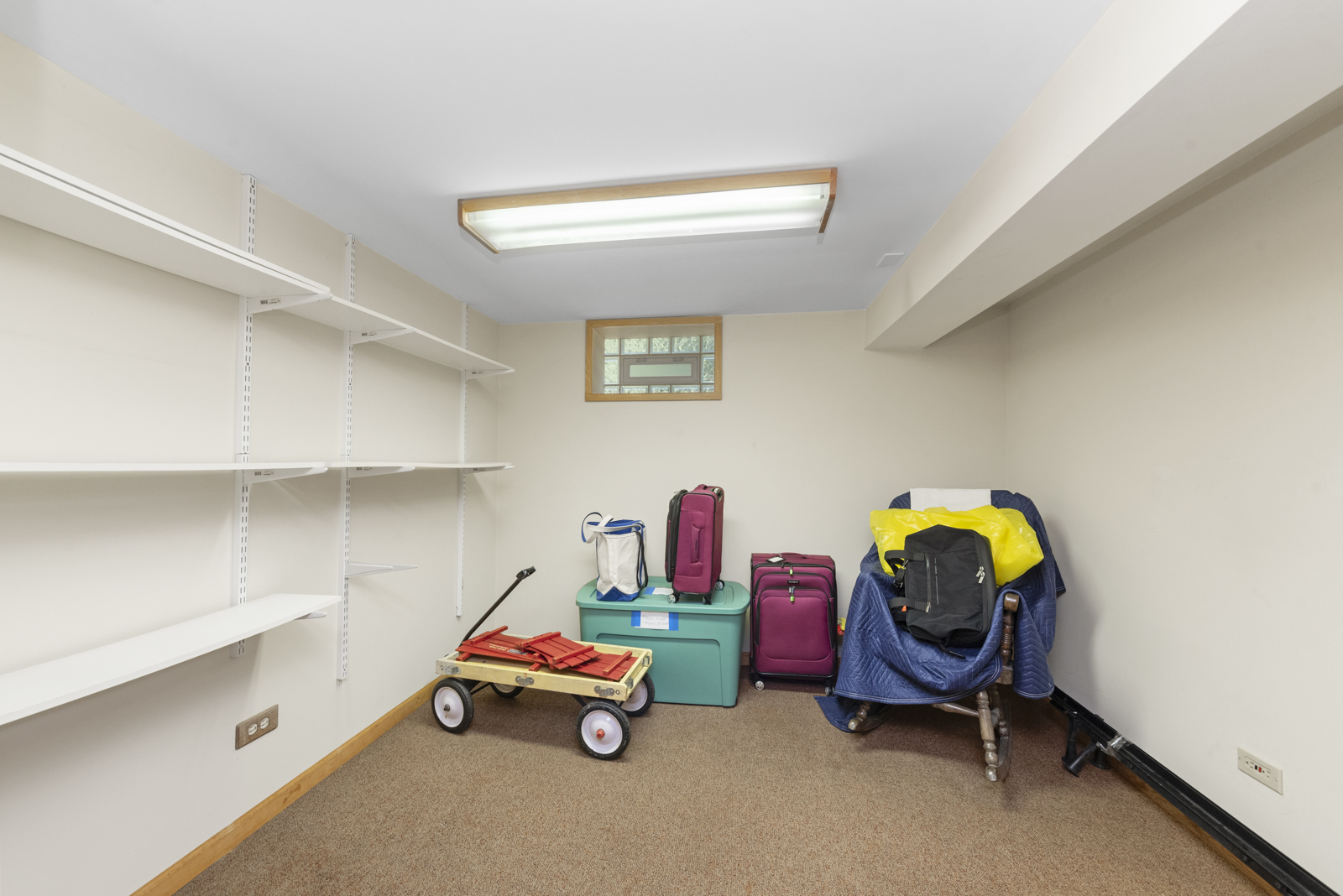 8269 Meadowwood Avenue, Woodridge, IL 60517