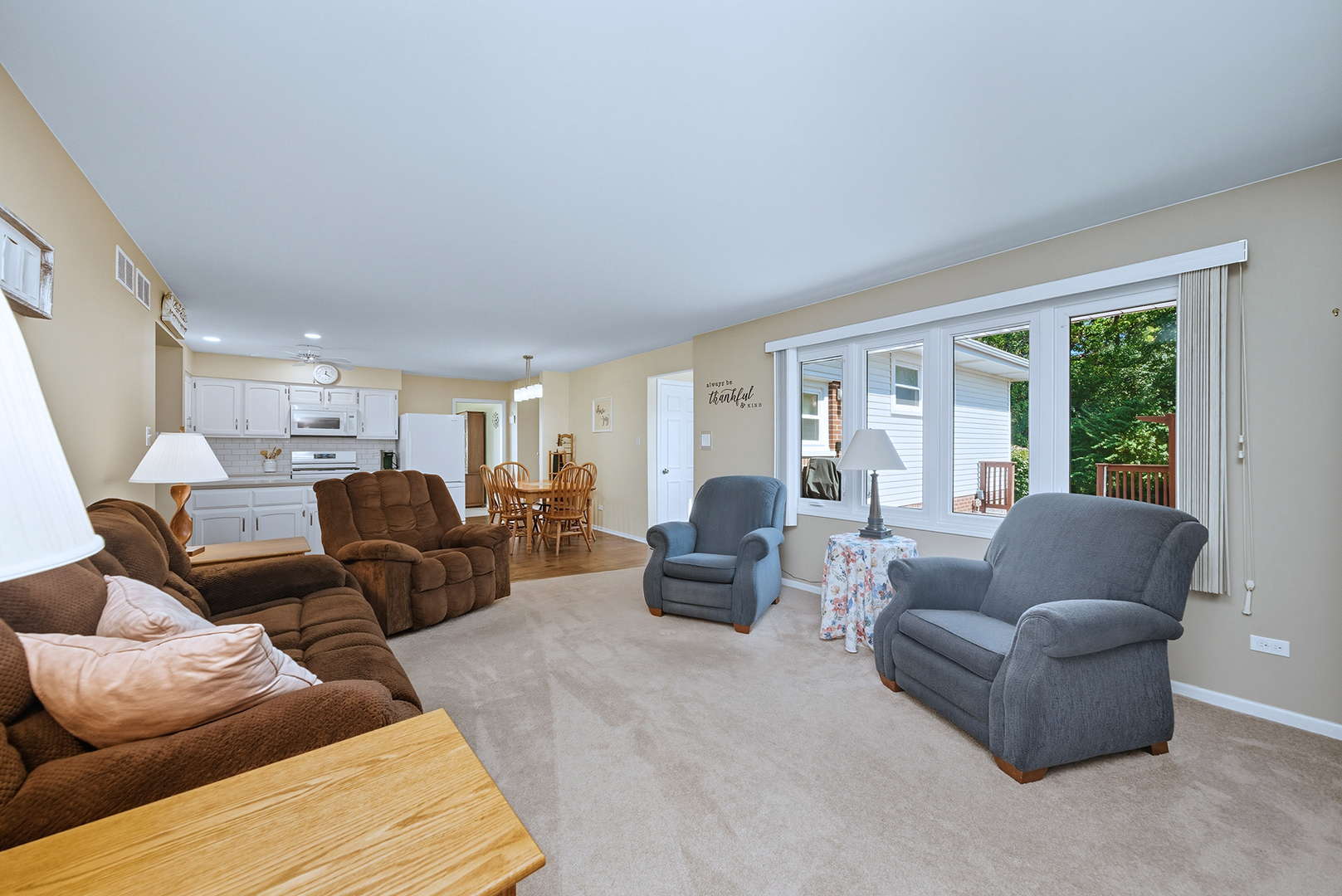 8269 Meadowwood Avenue, Woodridge, IL 60517