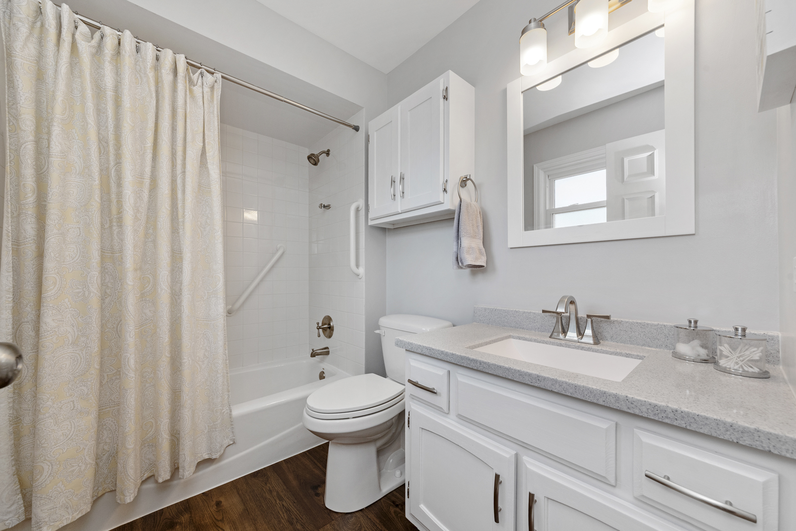 8269 Meadowwood Avenue, Woodridge, IL 60517