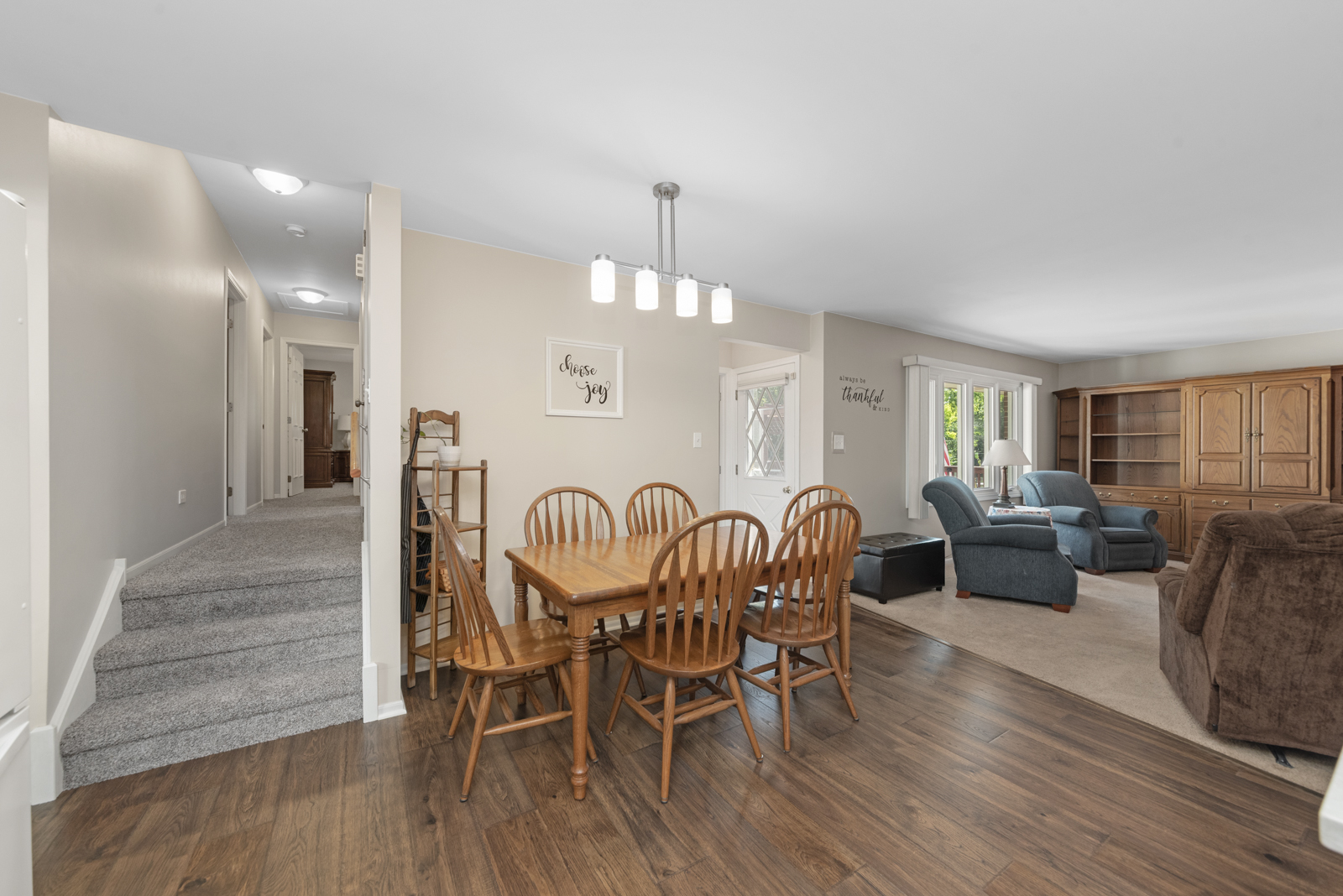 8269 Meadowwood Avenue, Woodridge, IL 60517