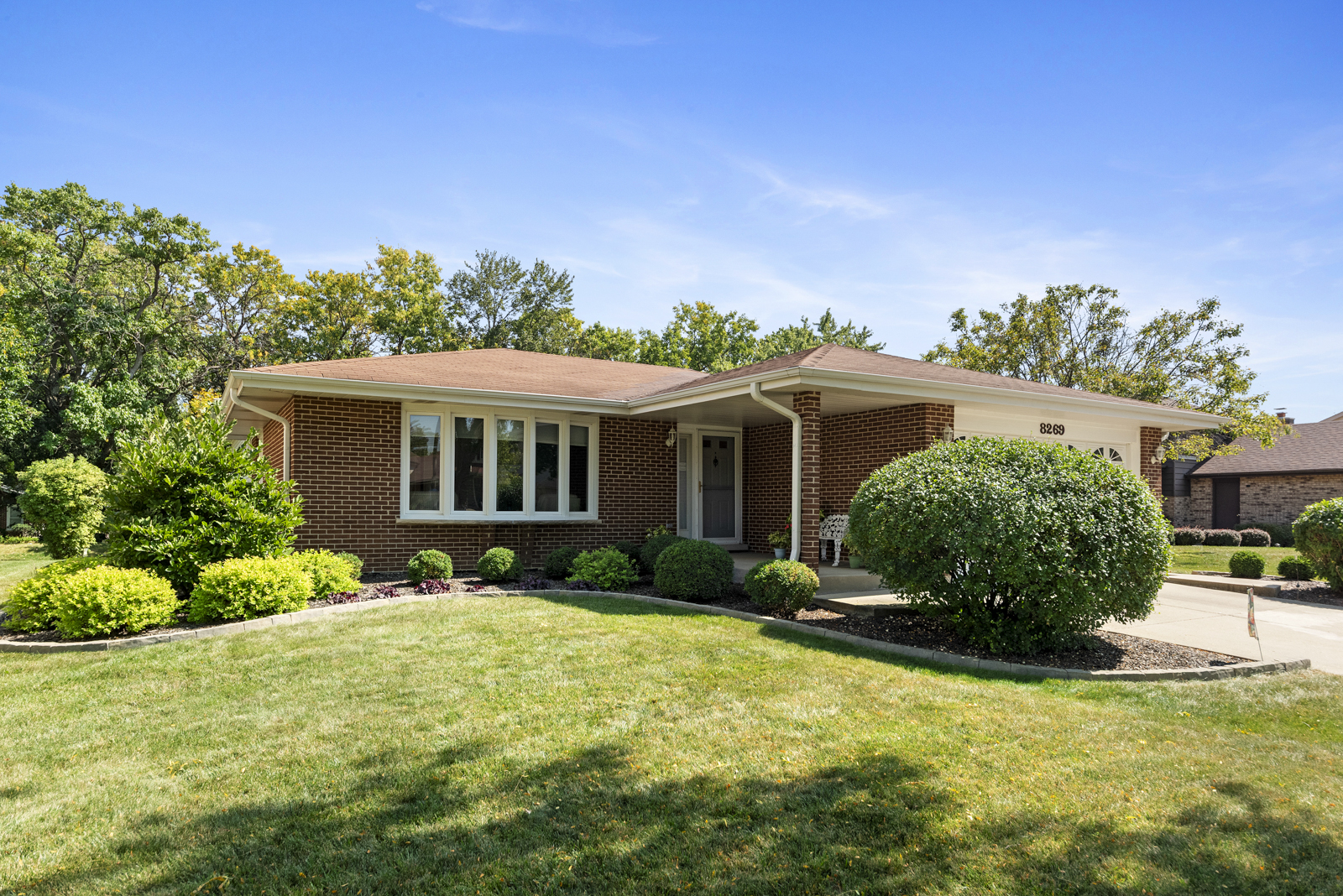 8269 Meadowwood Avenue, Woodridge, IL 60517