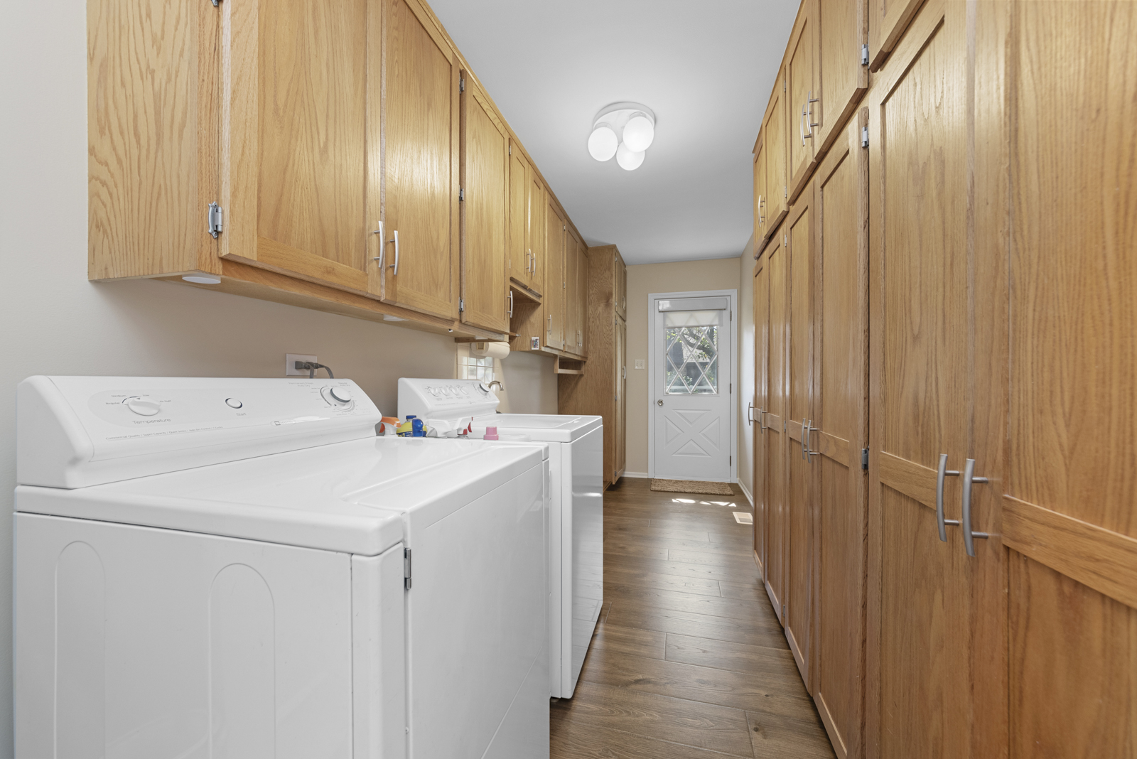 8269 Meadowwood Avenue, Woodridge, IL 60517