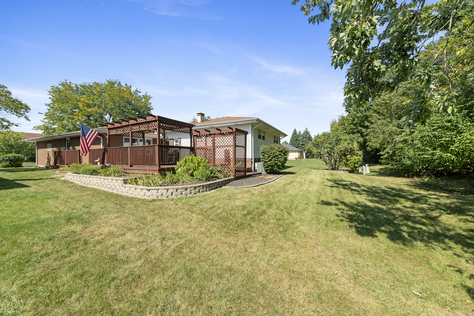 8269 Meadowwood Avenue, Woodridge, IL 60517