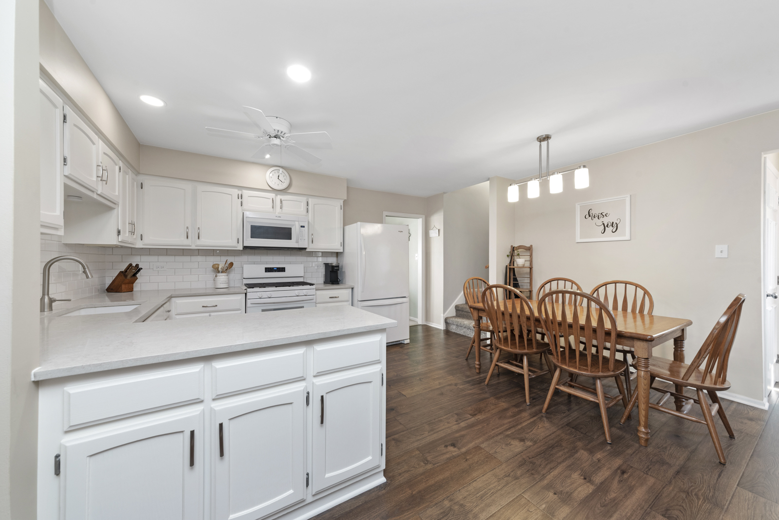 8269 Meadowwood Avenue, Woodridge, IL 60517