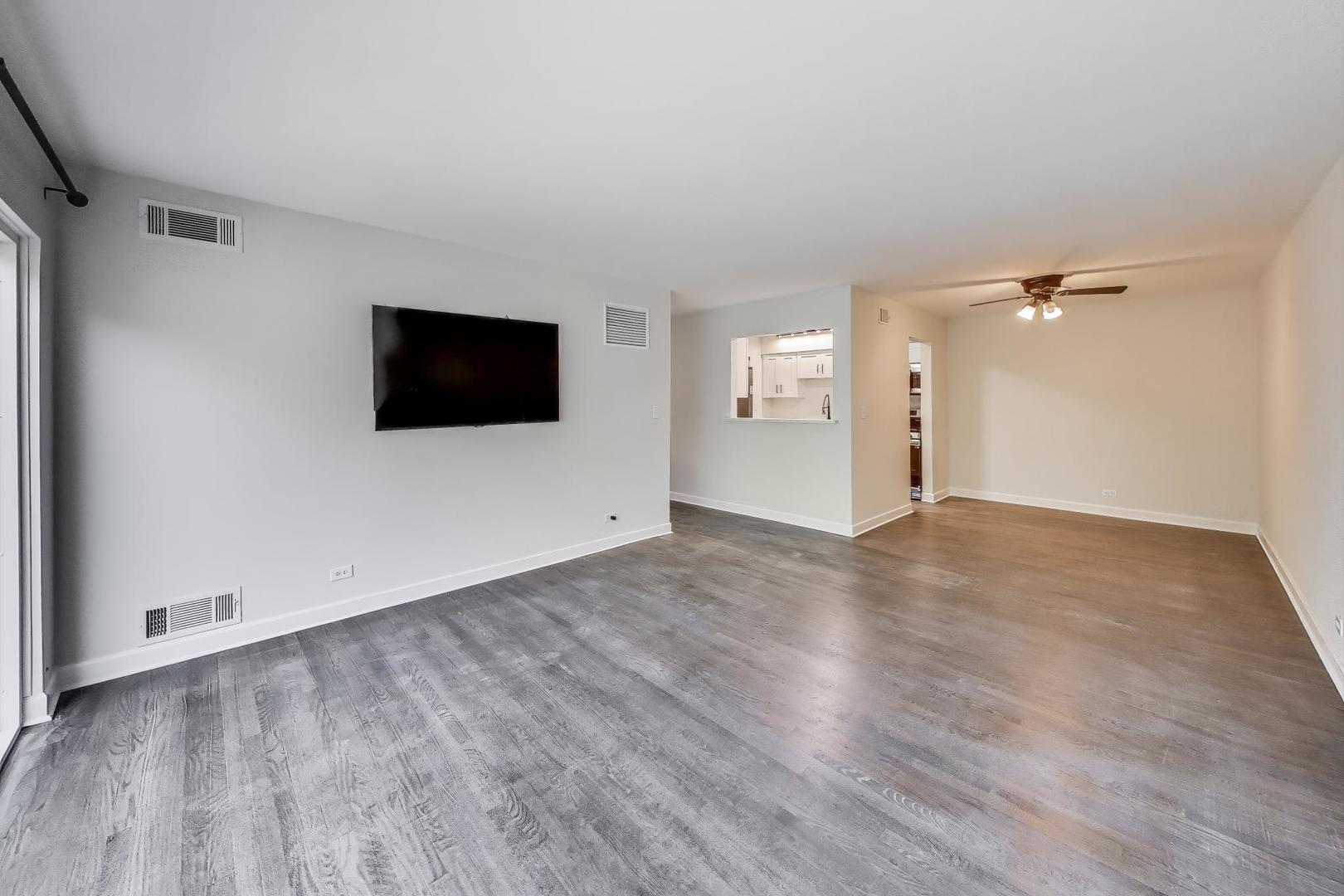 5300 Carriageway Drive #302, Rolling Meadows, IL 60008