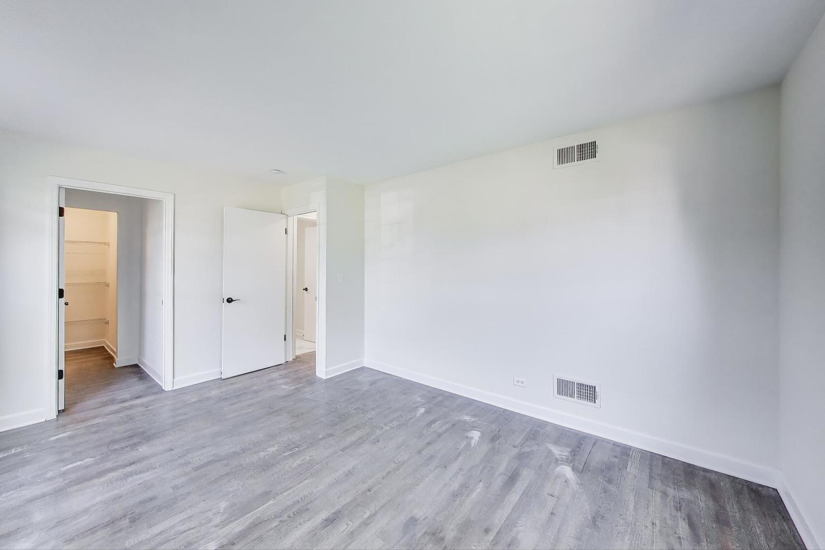 5300 Carriageway Drive #302, Rolling Meadows, IL 60008