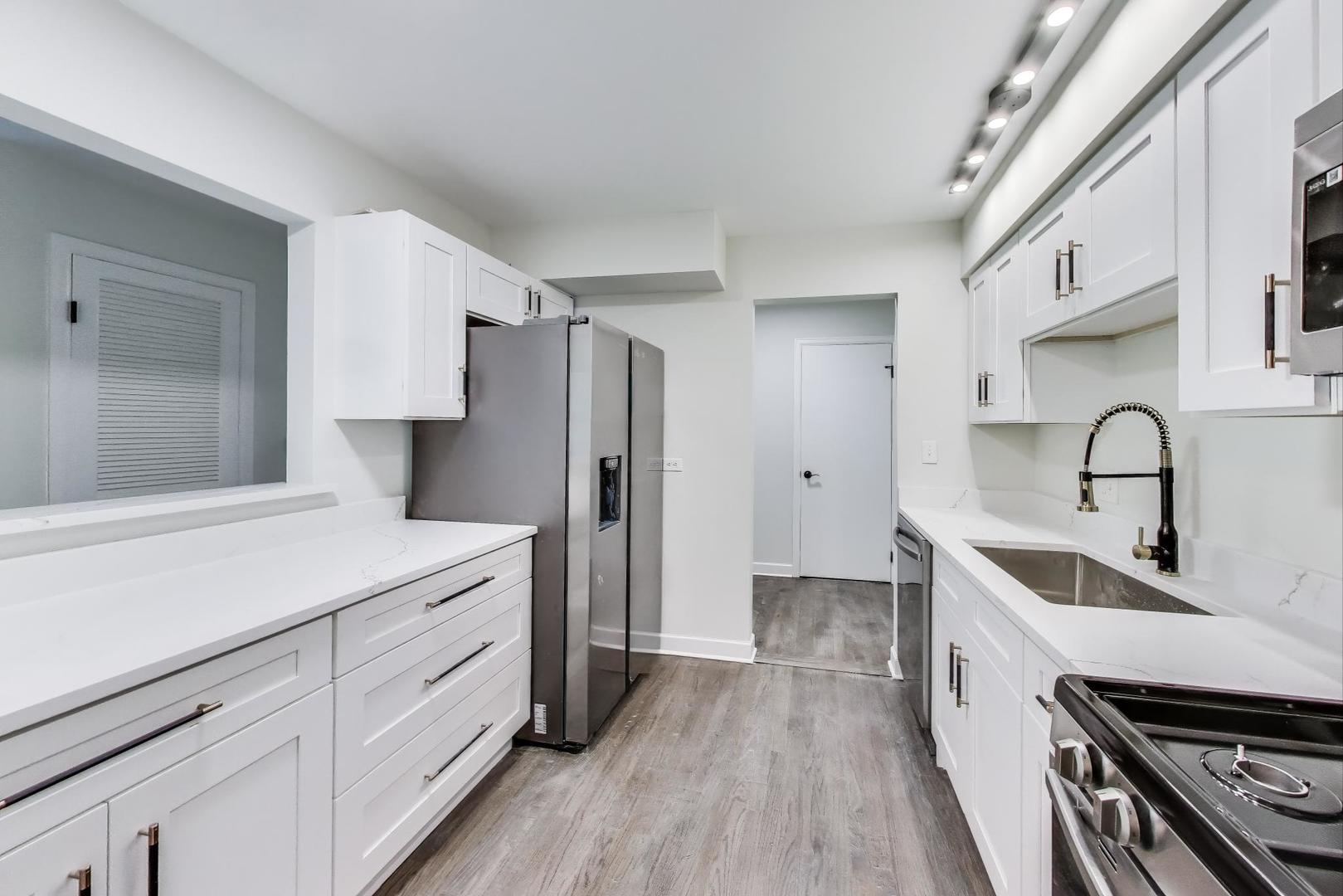 5300 Carriageway Drive #302, Rolling Meadows, IL 60008