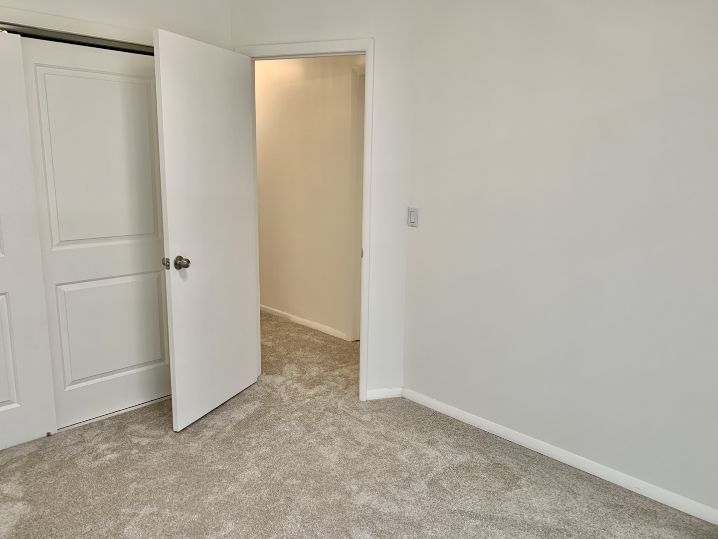 610 Sturnbridge Lane, Schaumburg, IL 60173