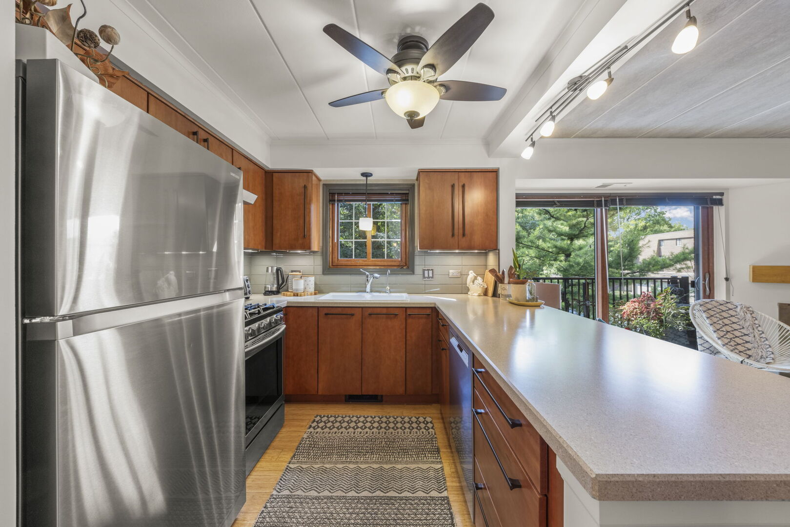 404 Melrose Avenue #204, Glen Ellyn, IL 60137