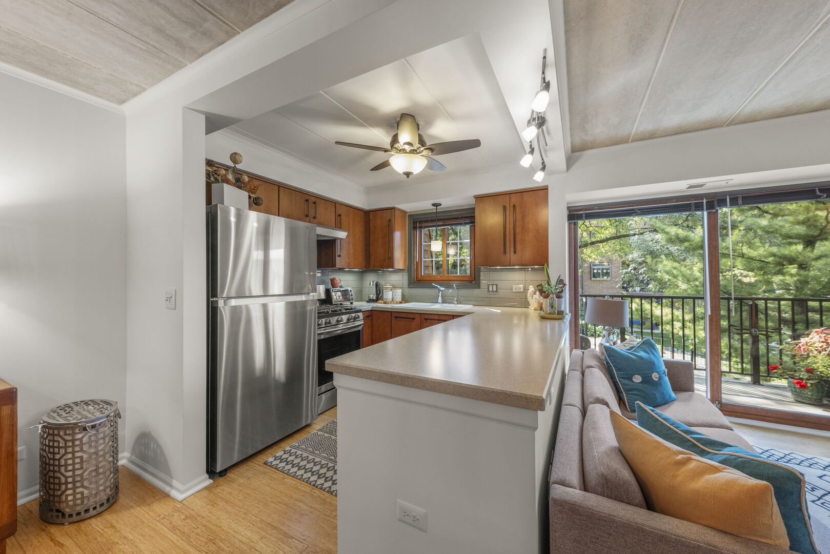 404 Melrose Avenue #204, Glen Ellyn, IL 60137