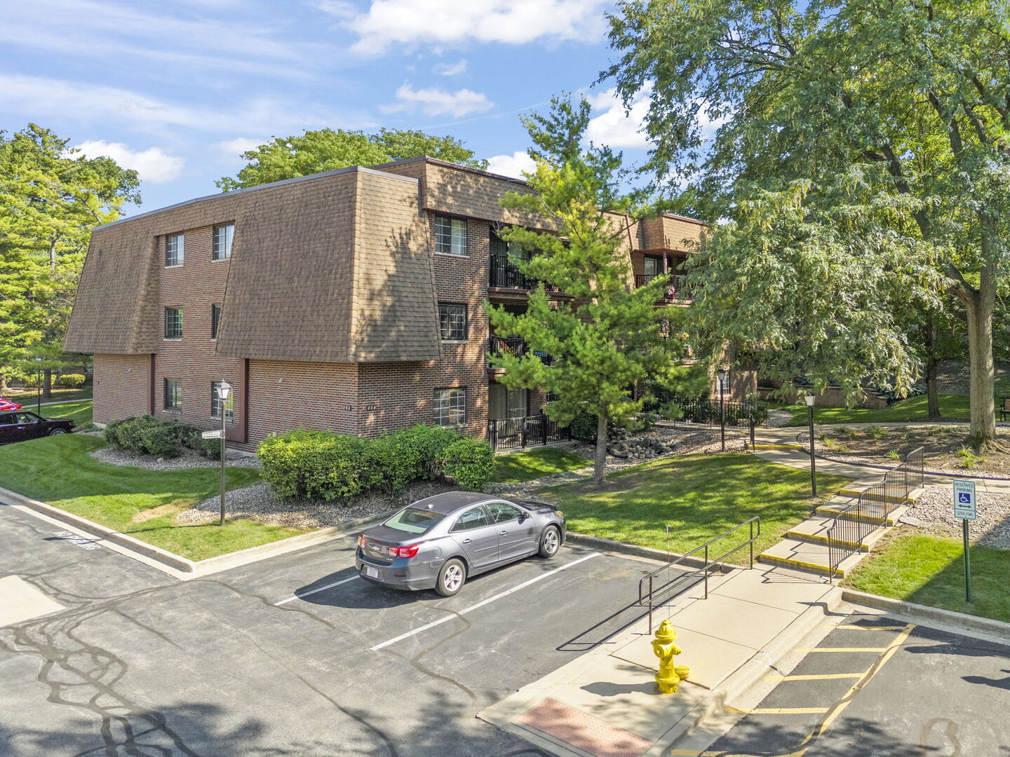 404 Melrose Avenue #204, Glen Ellyn, IL 60137