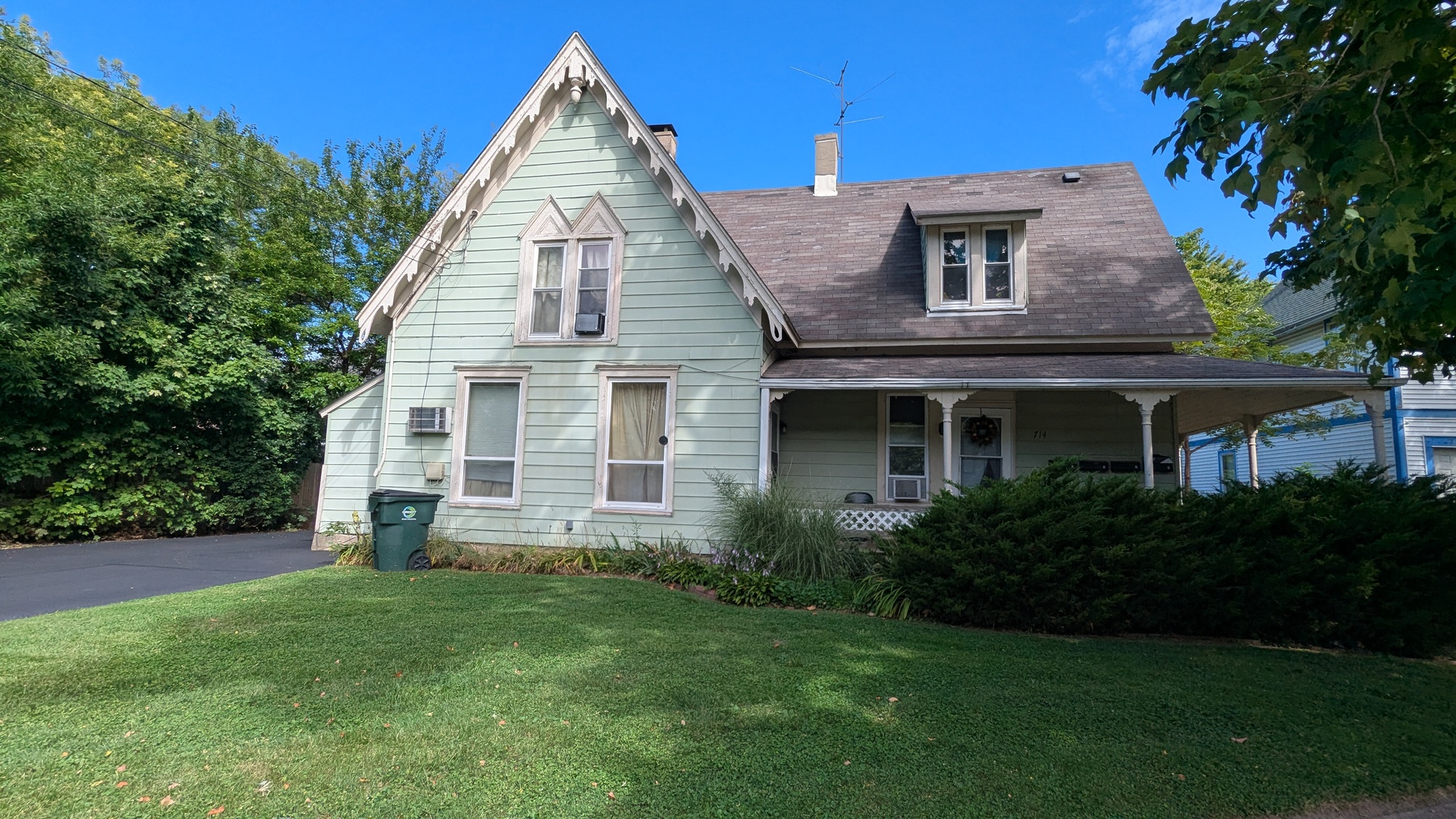 714 Glen Rock Avenue #1, Waukegan, IL 60085