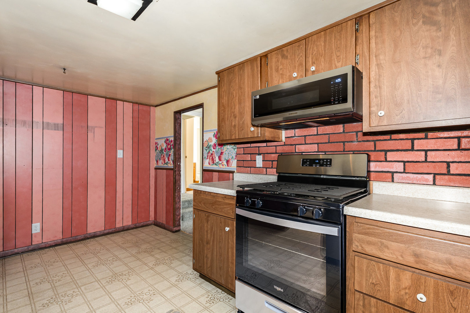 6N118 Hillside Drive, St. Charles, IL 60175