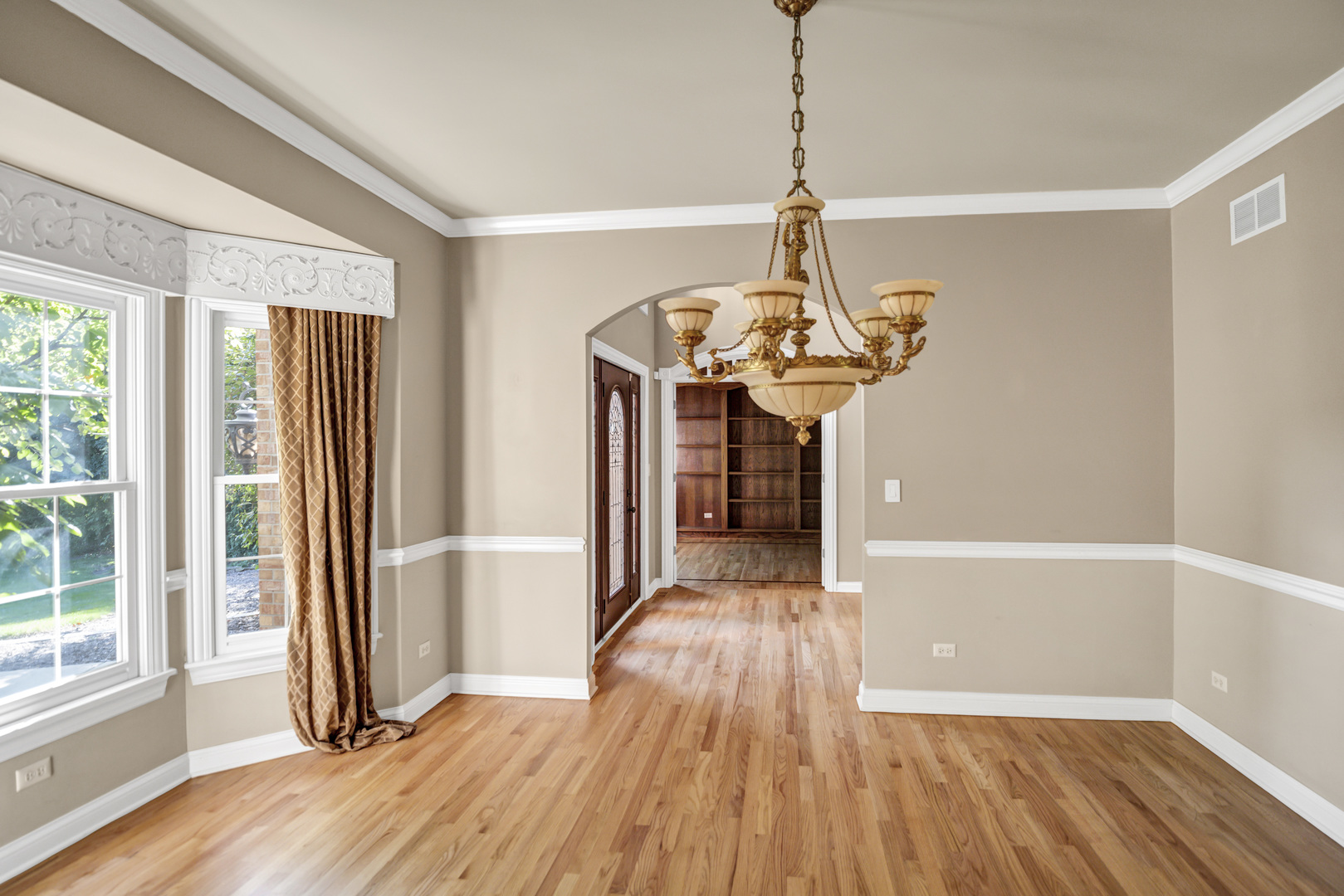 37W004 Ridgewood Drive, St. Charles, IL 60175