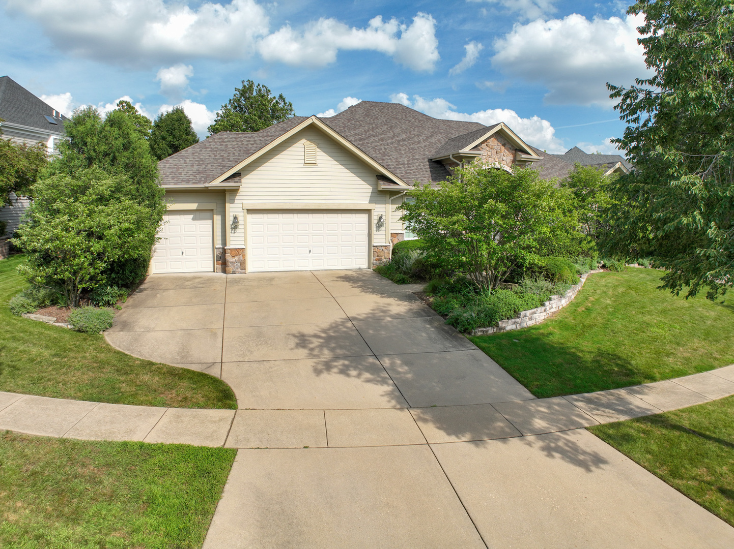 771 Fox Run Drive, Geneva, IL 60134