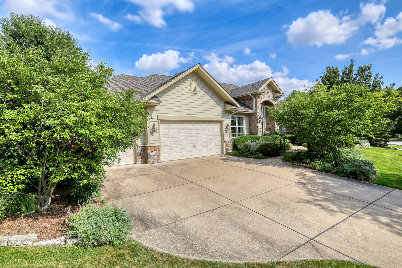 771 Fox Run Drive, Geneva, IL 60134