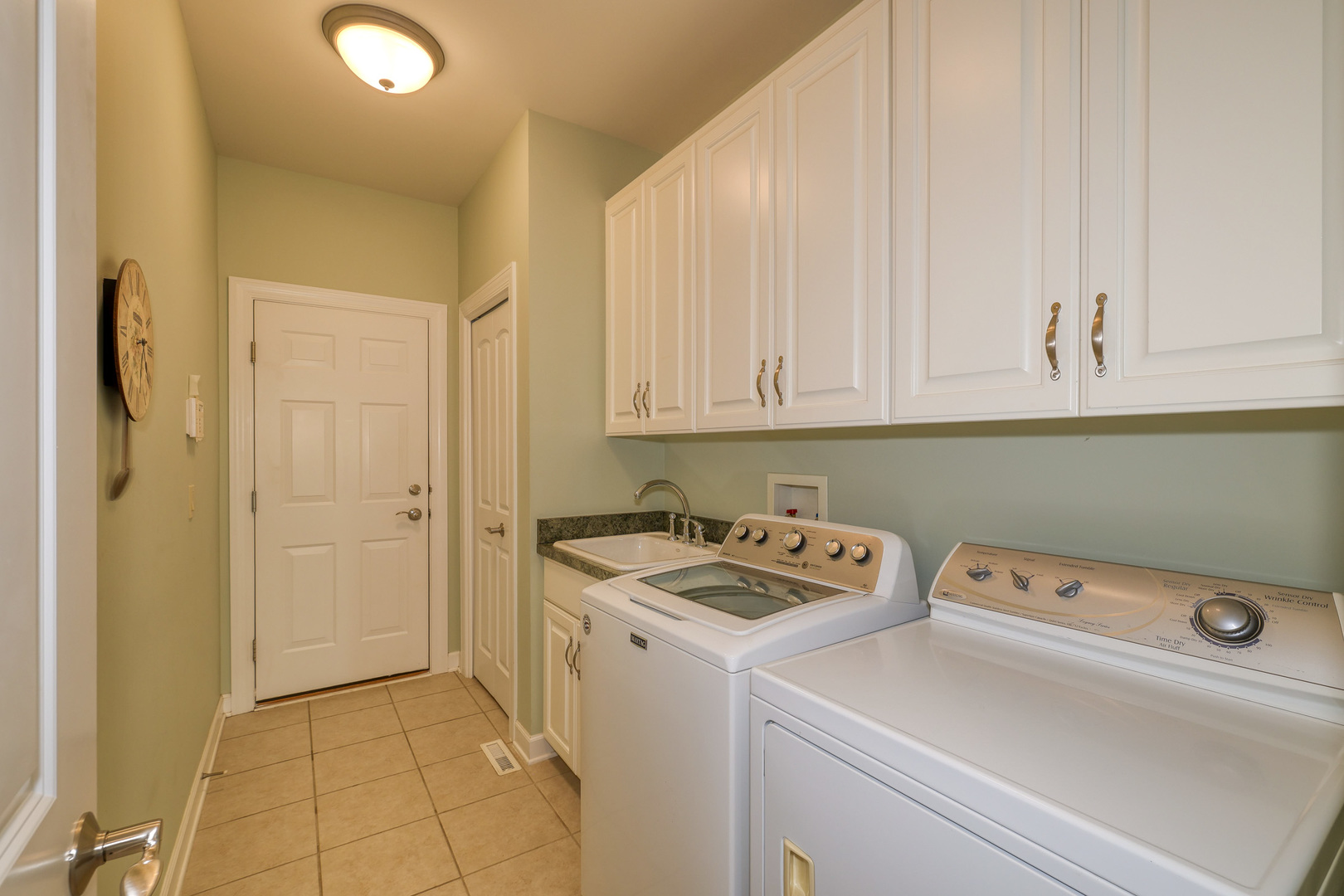 771 Fox Run Drive, Geneva, IL 60134