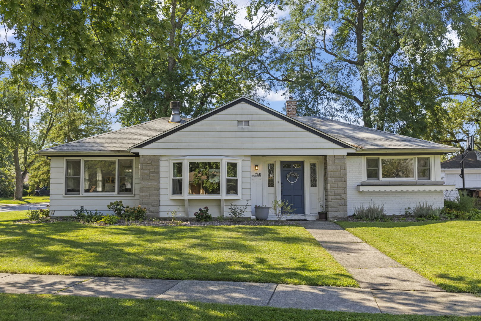 2441 Spruce Road, Homewood, IL 60430