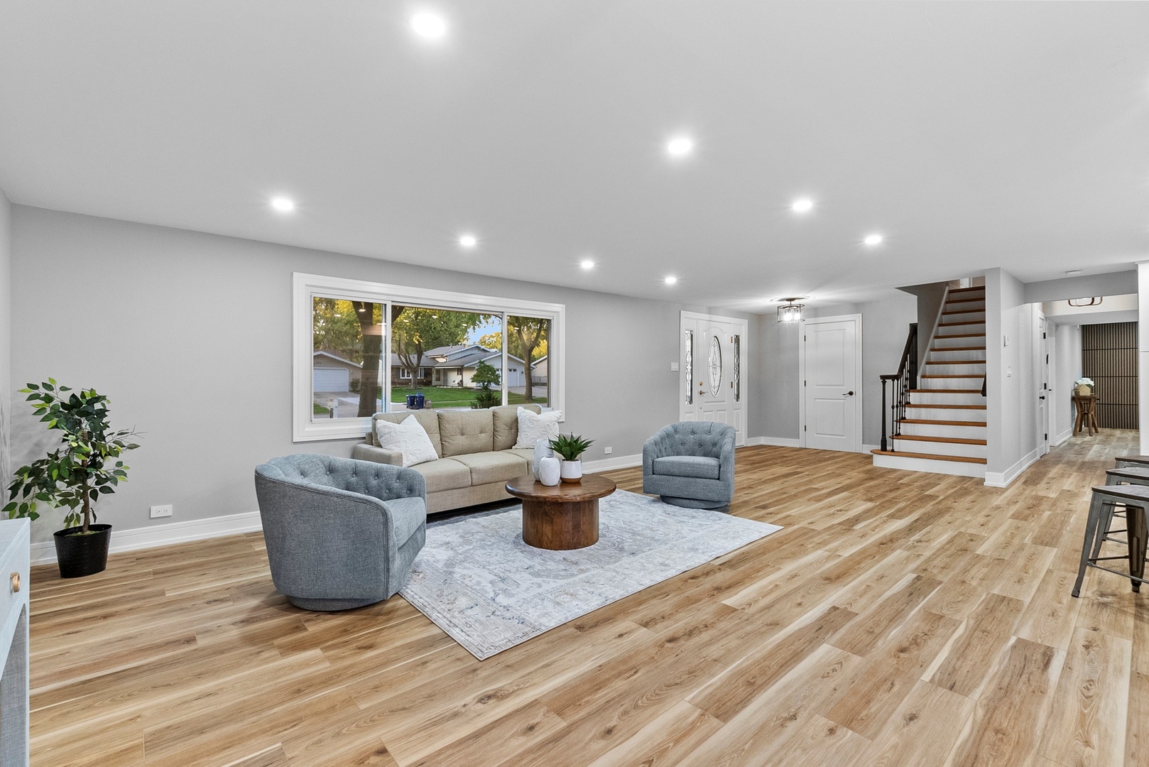 305 Williams Drive, Schaumburg, IL 60193