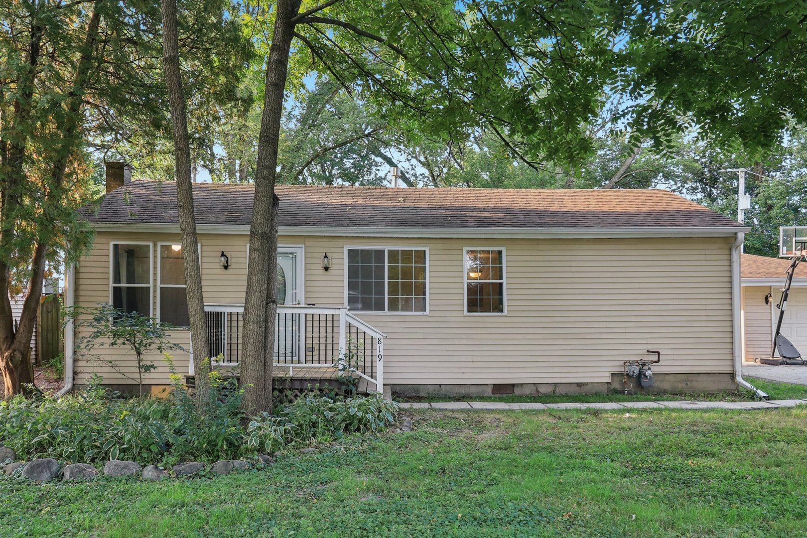 819 Southside Avenue, McHenry, IL 60051