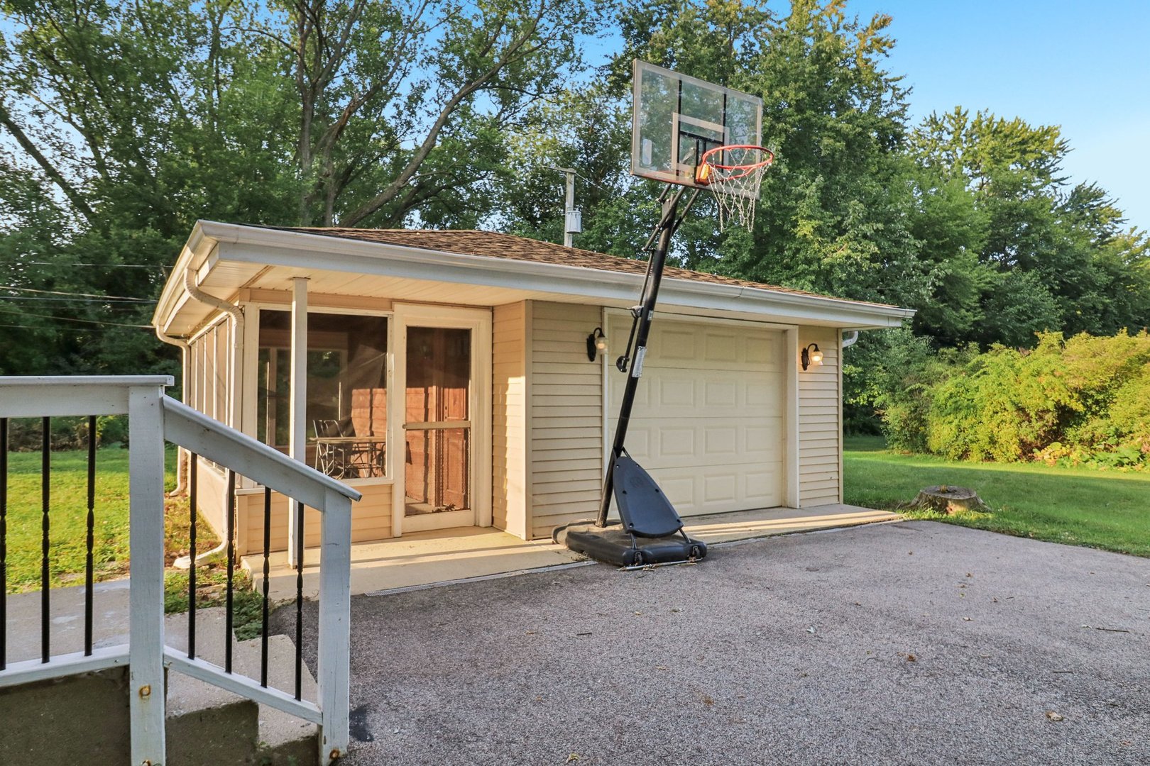 819 Southside Avenue, McHenry, IL 60051