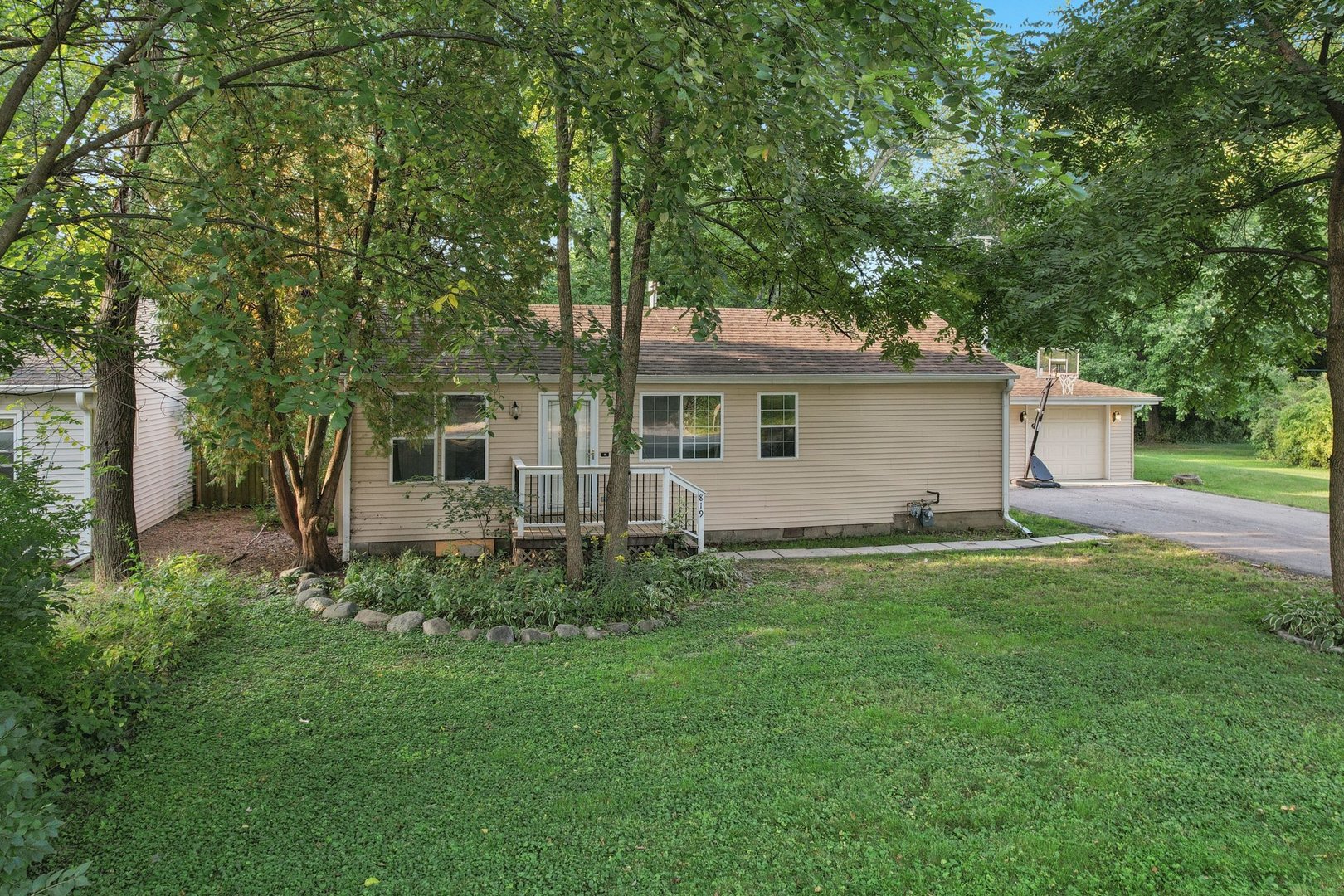 819 Southside Avenue, McHenry, IL 60051