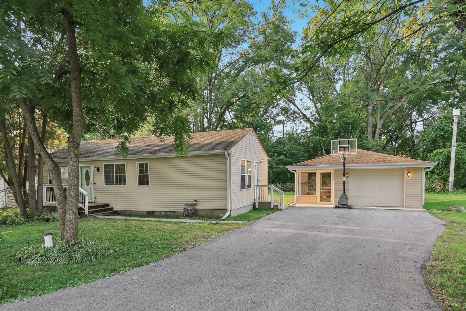 819 Southside Avenue, McHenry, IL 60051