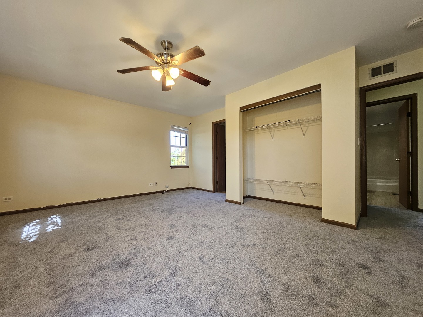 24 Jefferson Lane, Streamwood, IL 60107