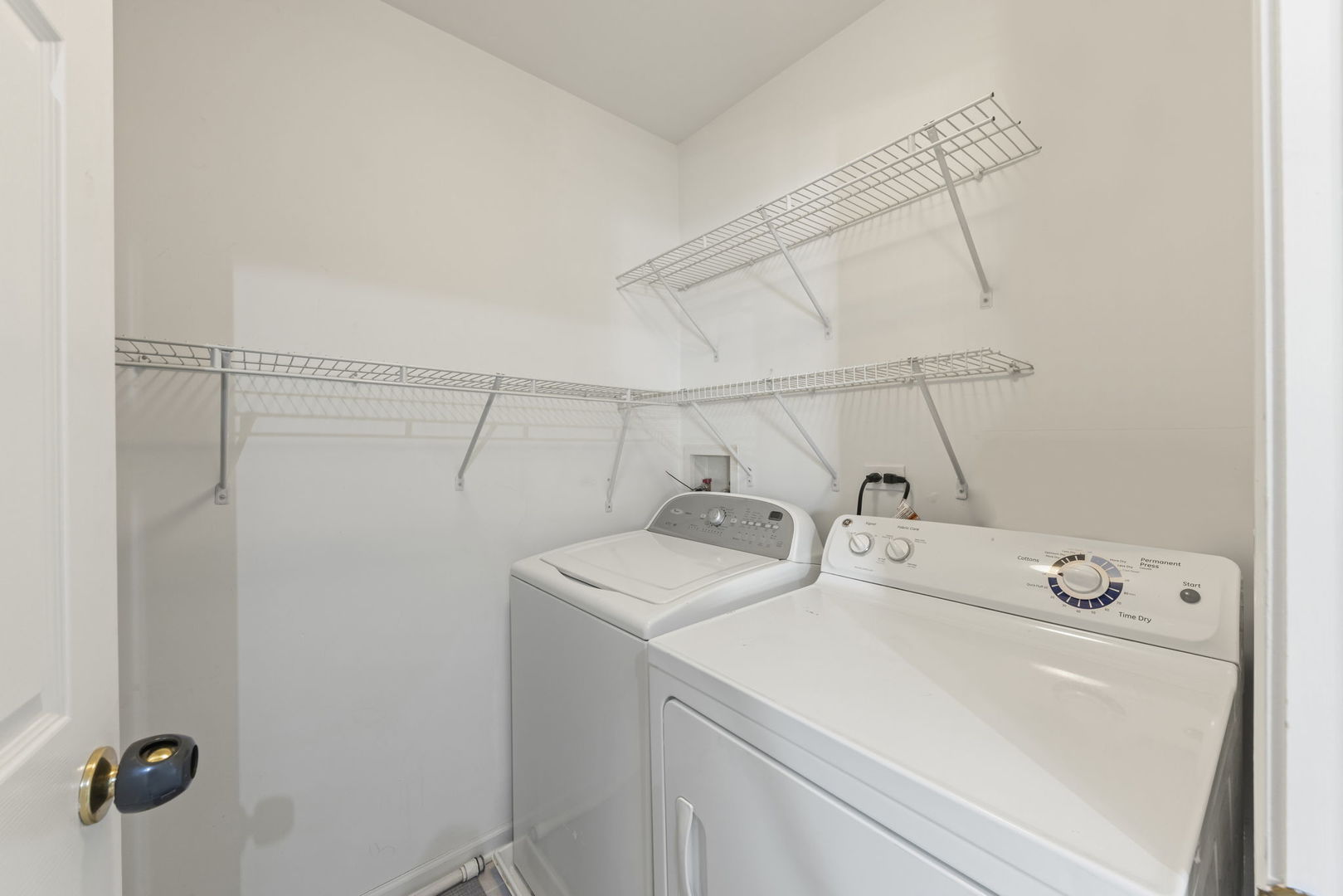 339 Abington Woods Drive, Aurora, IL 60502