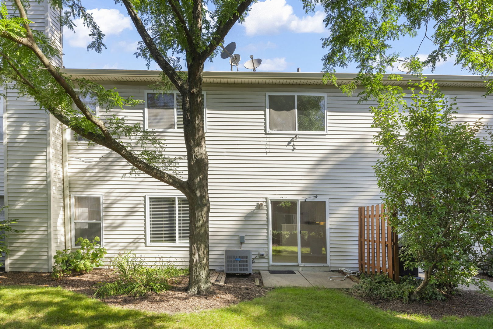 339 Abington Woods Drive, Aurora, IL 60502