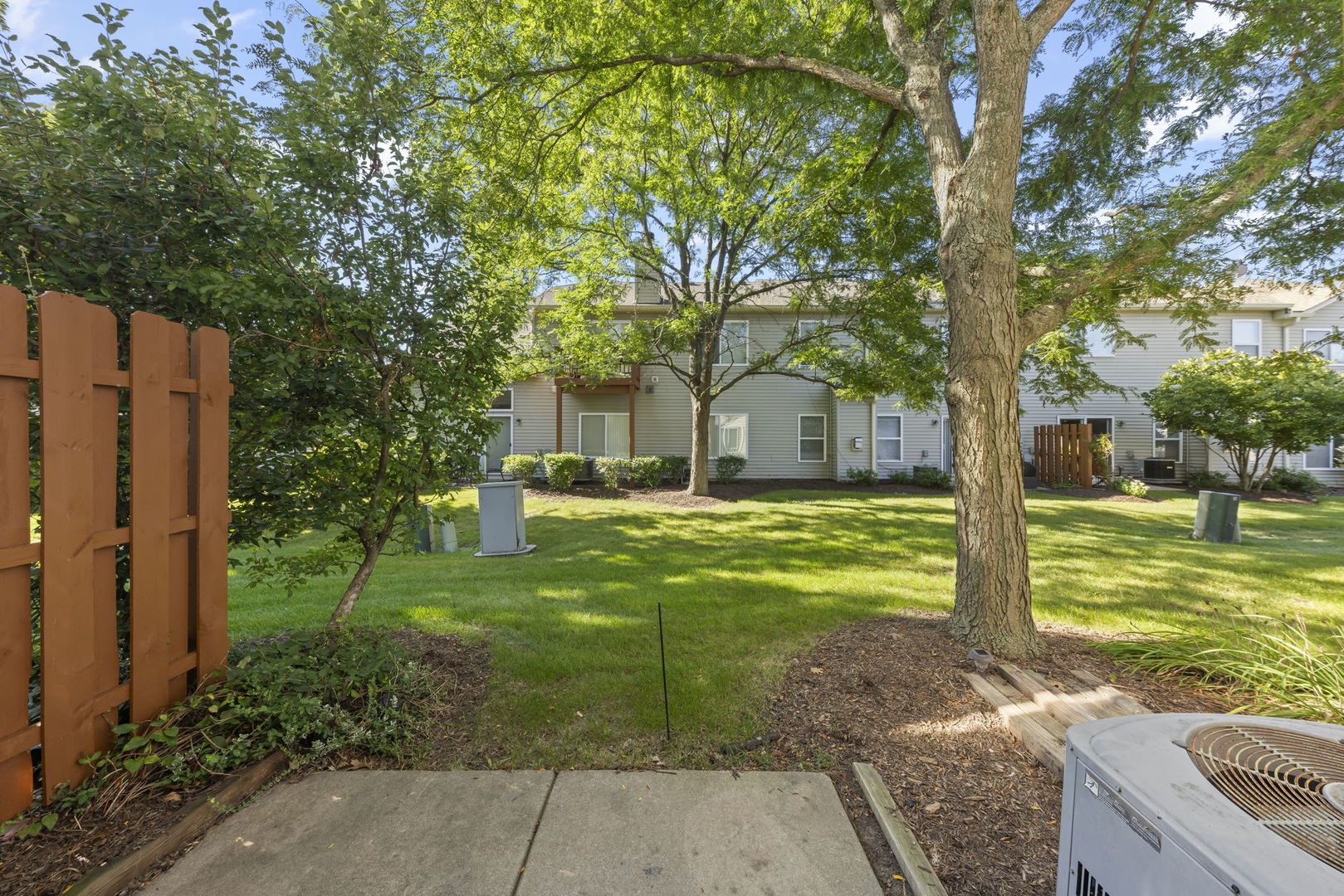 339 Abington Woods Drive, Aurora, IL 60502