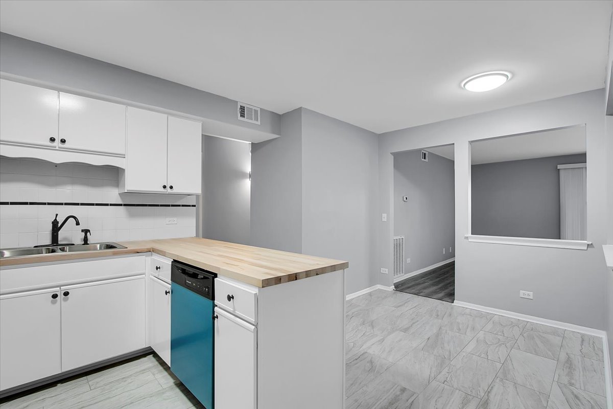 6540 W Irving Park Road #603, Chicago, IL 60634