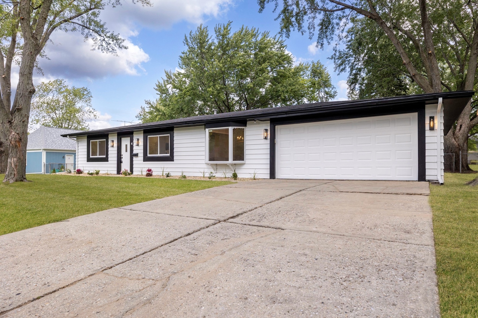 4 Circle Court, Montgomery, IL 60538