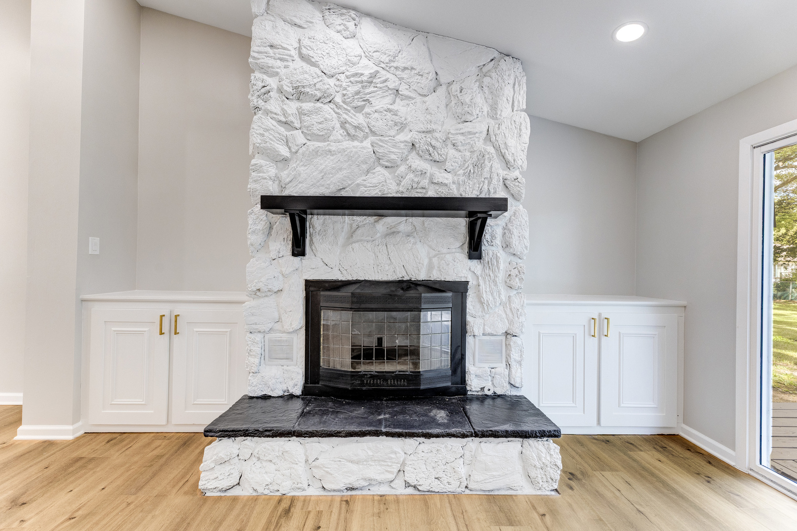4 Circle Court, Montgomery, IL 60538