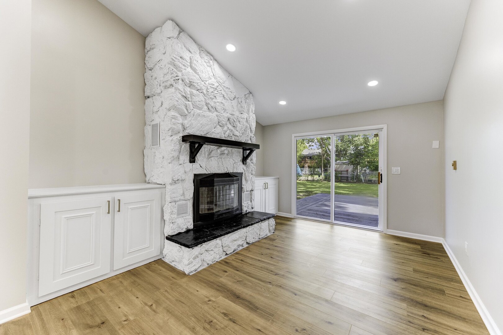 4 Circle Court, Montgomery, IL 60538