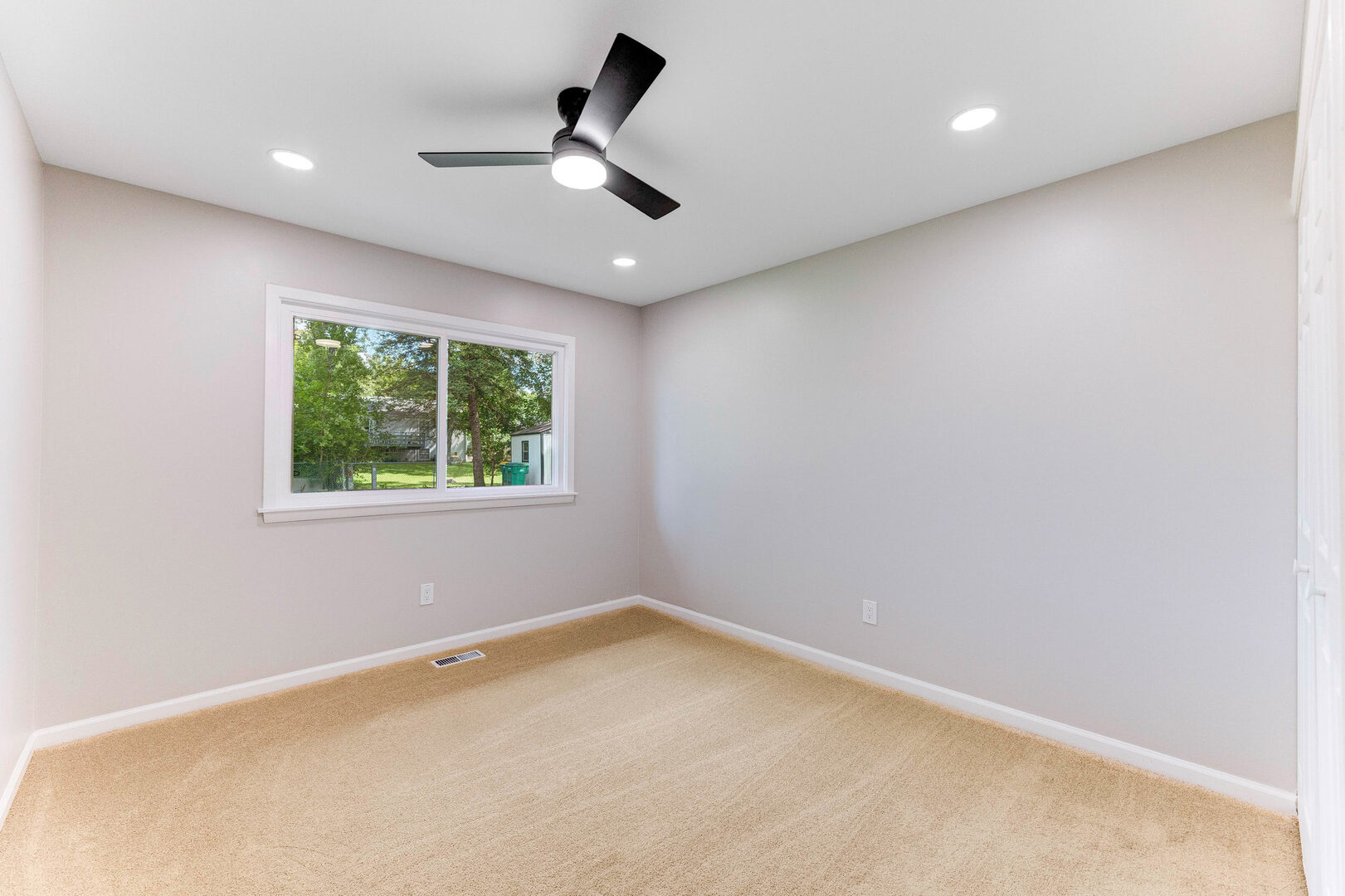 4 Circle Court, Montgomery, IL 60538