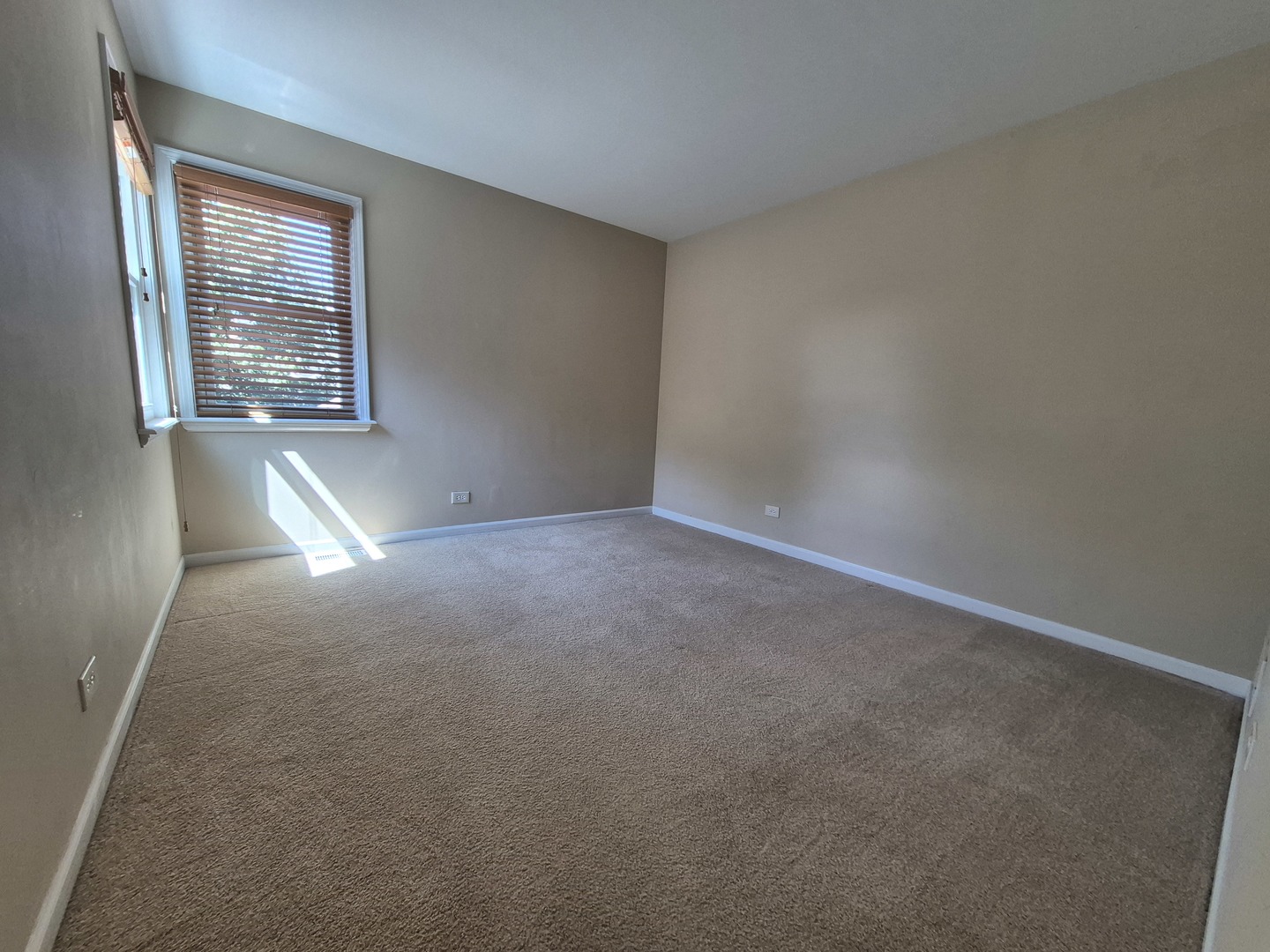 7835 Darien Lake Drive, Darien, IL 60561