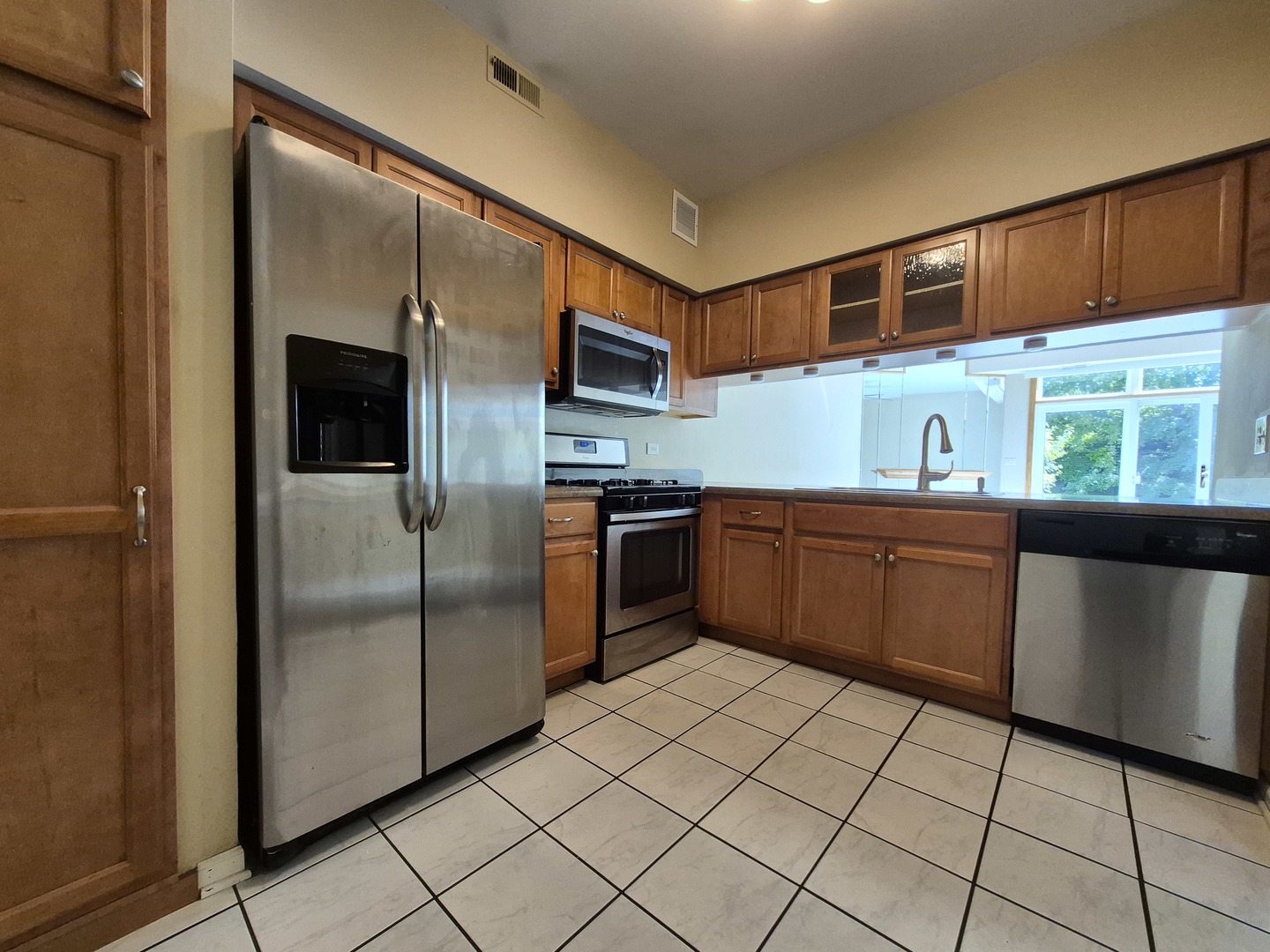 7835 Darien Lake Drive, Darien, IL 60561