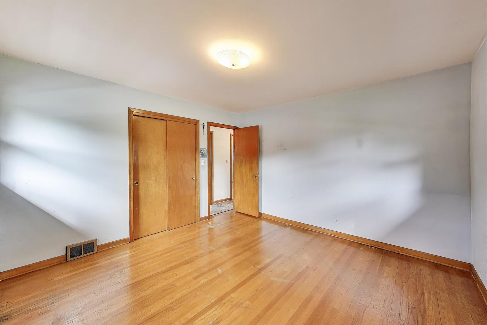 738 N Parker Street, Elmhurst, IL 60126