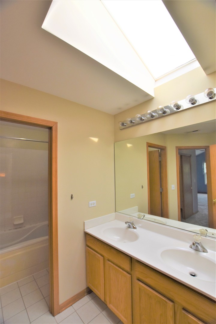 748 COUNTY LINE Road #748, Aurora, IL 60502