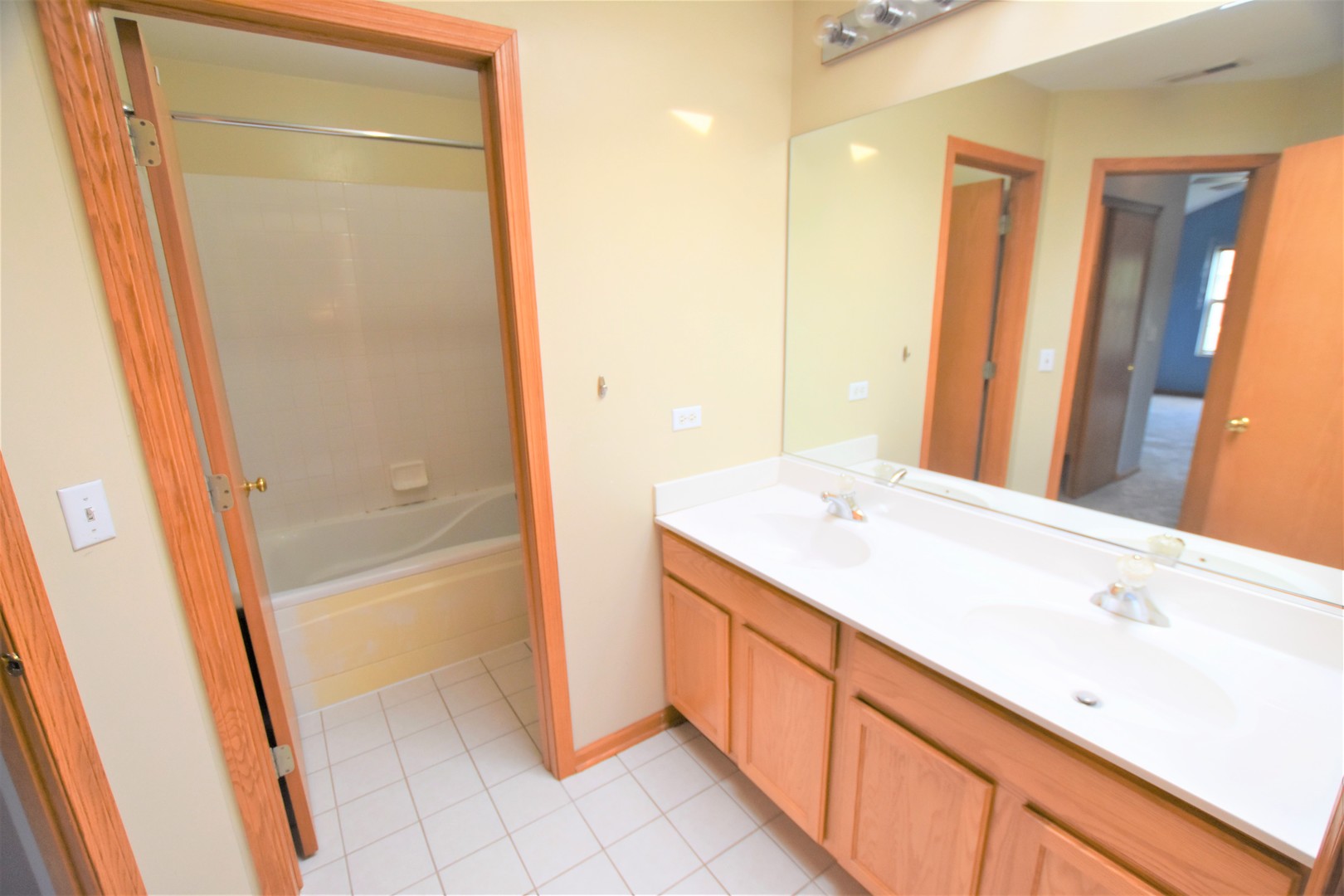 748 COUNTY LINE Road #748, Aurora, IL 60502