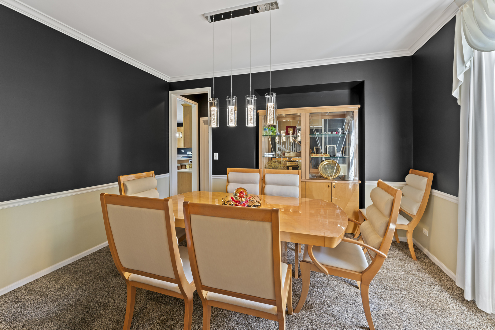 601 Woods Creek Lane, Algonquin, IL 60102