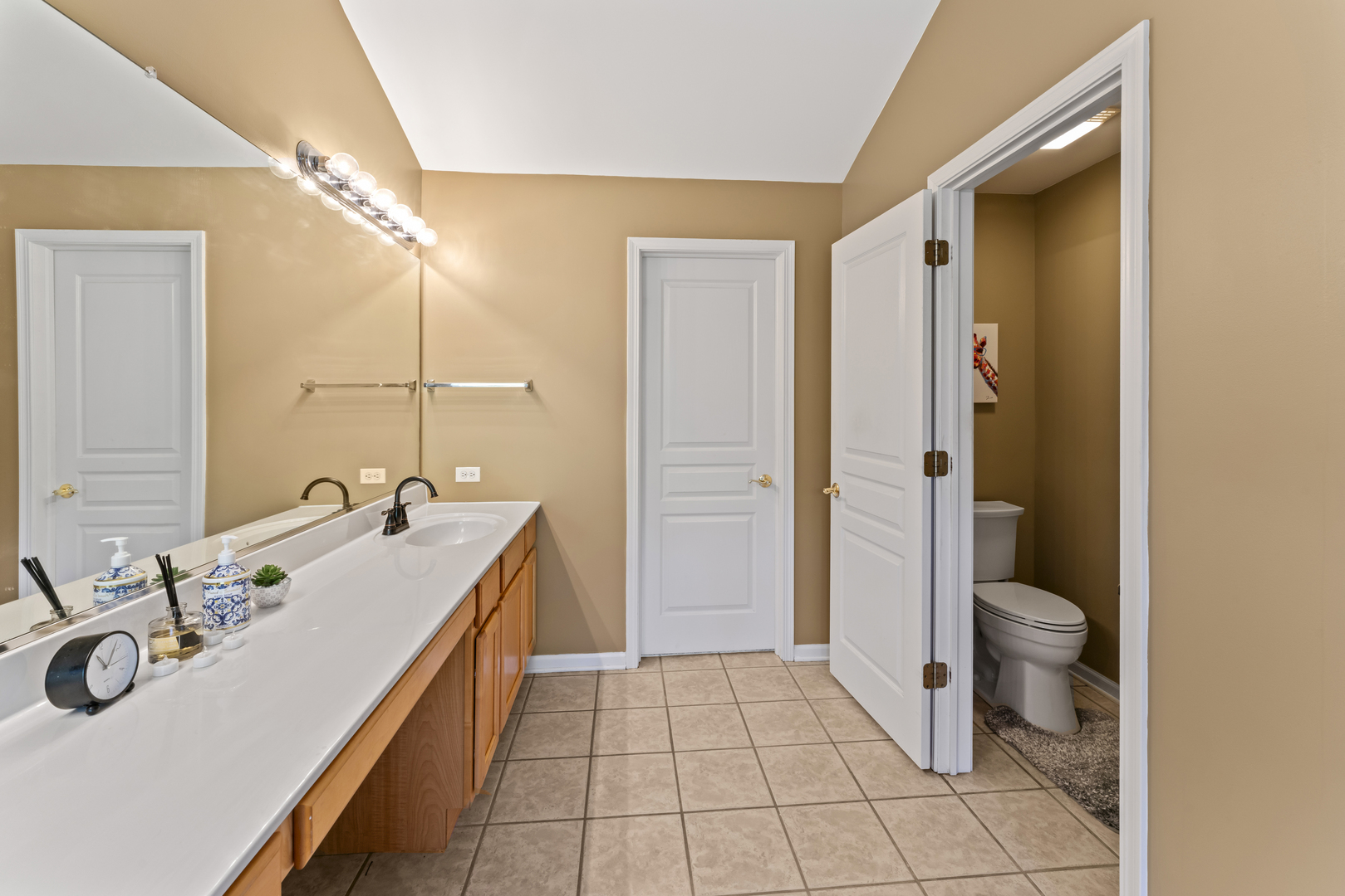 601 Woods Creek Lane, Algonquin, IL 60102