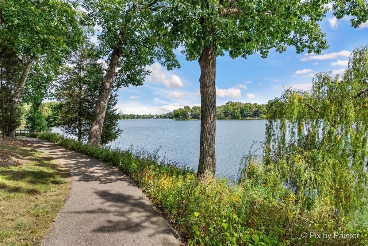 209 Shoreline Road #B, Lake Barrington, IL 60010