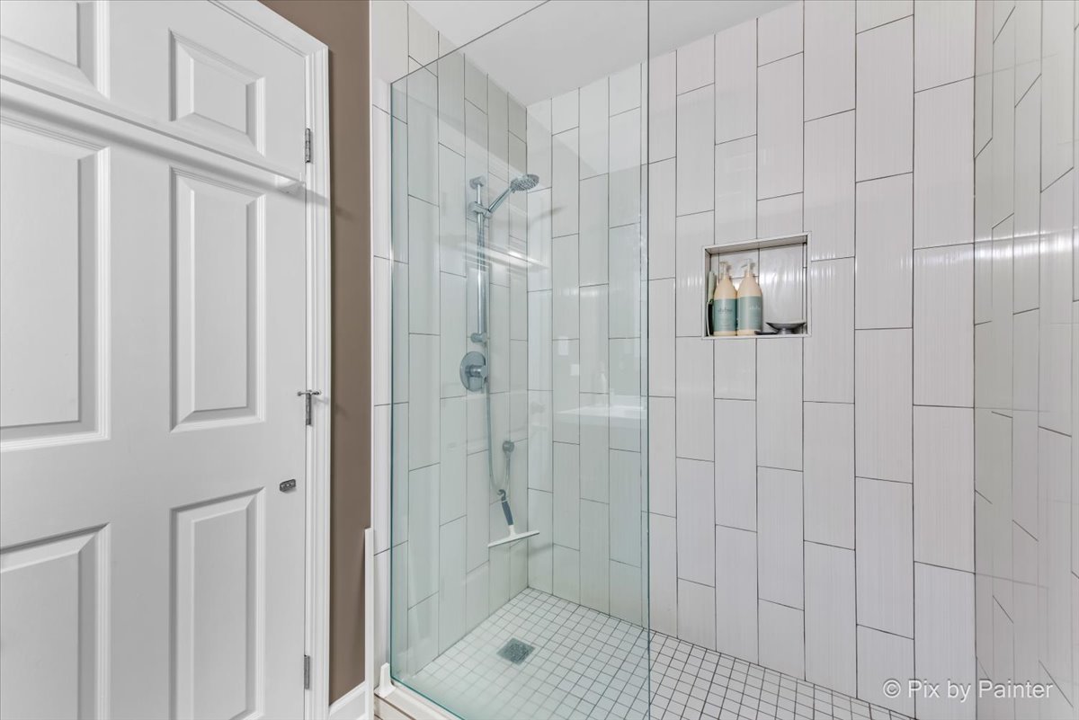209 Shoreline Road #B, Lake Barrington, IL 60010