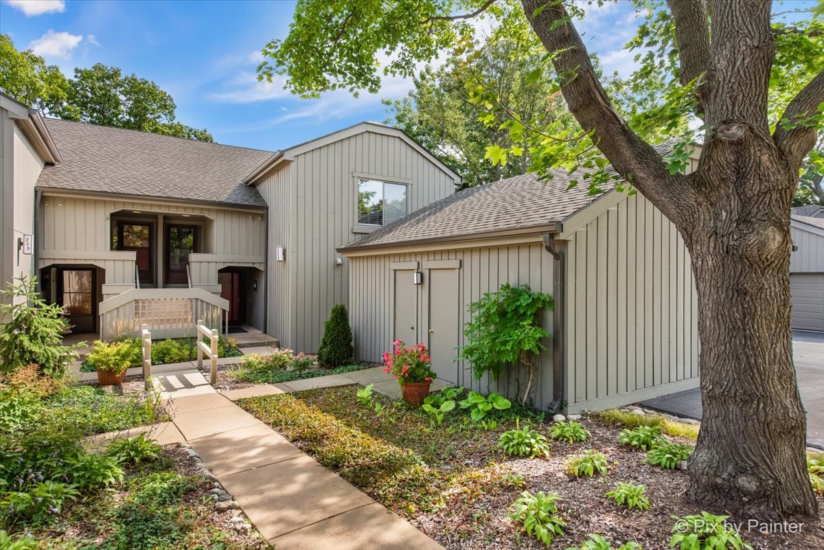 209 Shoreline Road #B, Lake Barrington, IL 60010