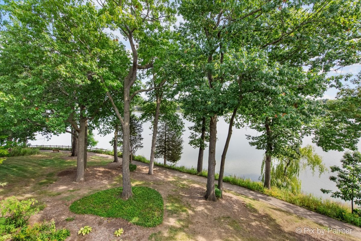 209 Shoreline Road #B, Lake Barrington, IL 60010