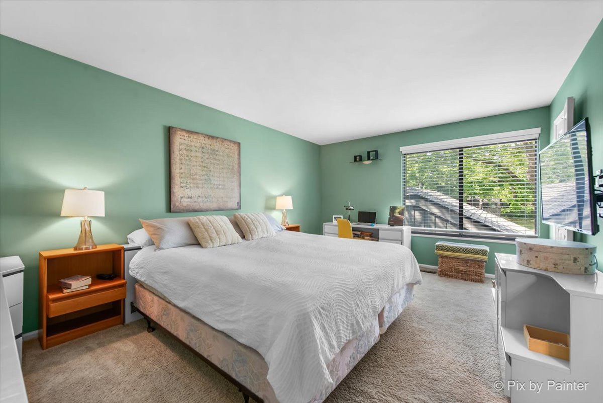 209 Shoreline Road #B, Lake Barrington, IL 60010