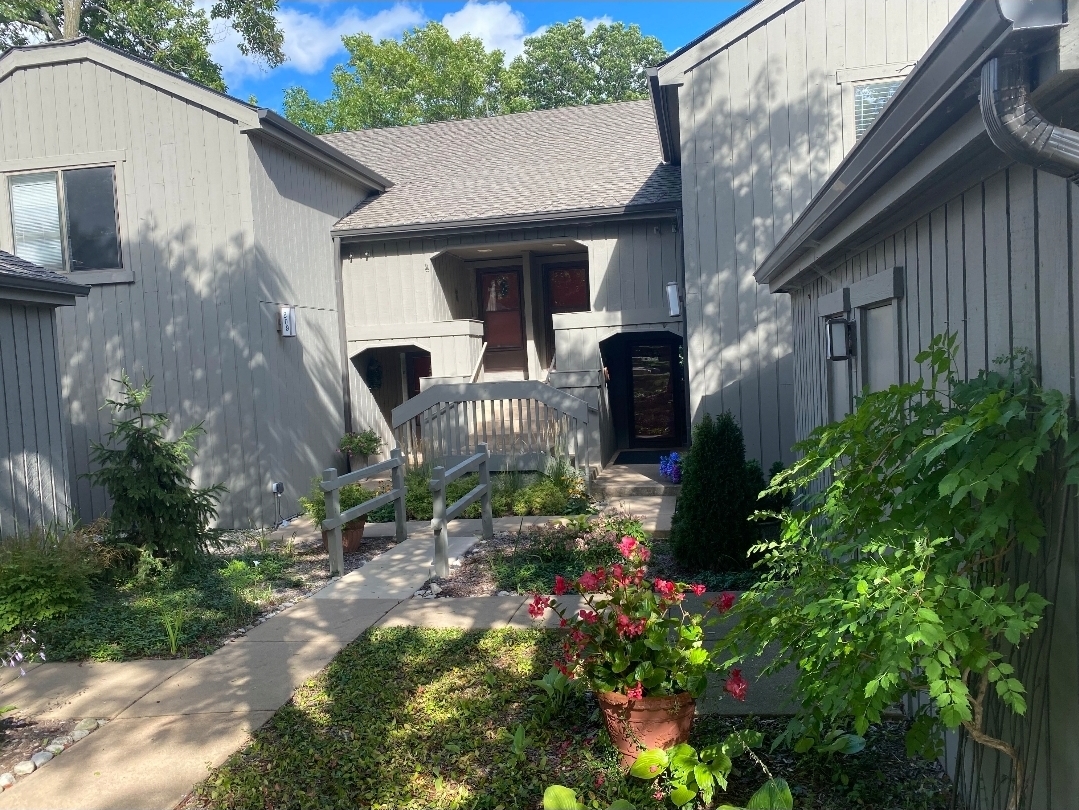 209 Shoreline Road #B, Lake Barrington, IL 60010